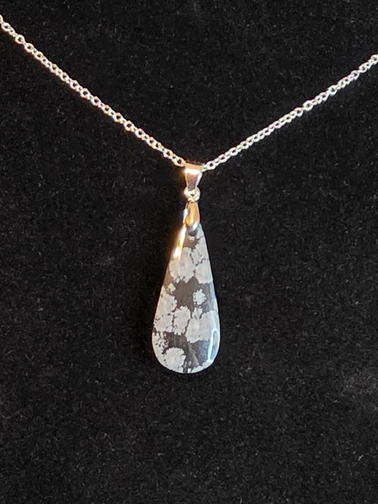 Elegant Obsidian: A Necklace that Captures Winter's Beauty - Cinnful Charms Jewelry 